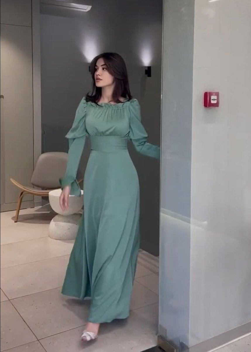 Bubble Collar Wooden Ear Waist Tight Solid Color Long Sleeve Dress.