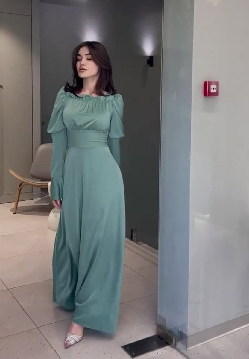 Bubble Collar Wooden Ear Waist Tight Solid Color Long Sleeve Dress.