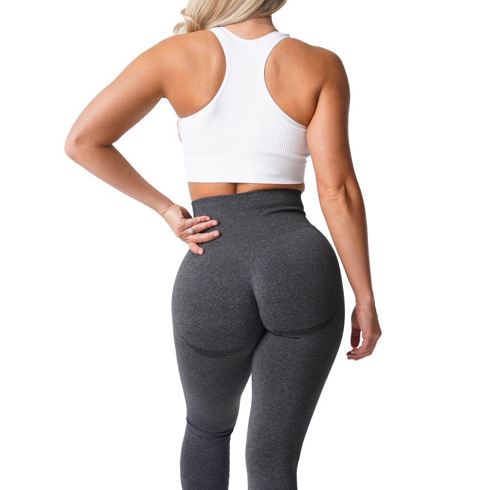 Women's seamless leggings in Black color, presenting a flattering fit for various activities. These leggings are perfect for those seeking leggings for women that combine comfort and style. Ideal for yoga, the leggings yoga pants women can be complemented with a women seamless leggings sports bra for a complete active look.